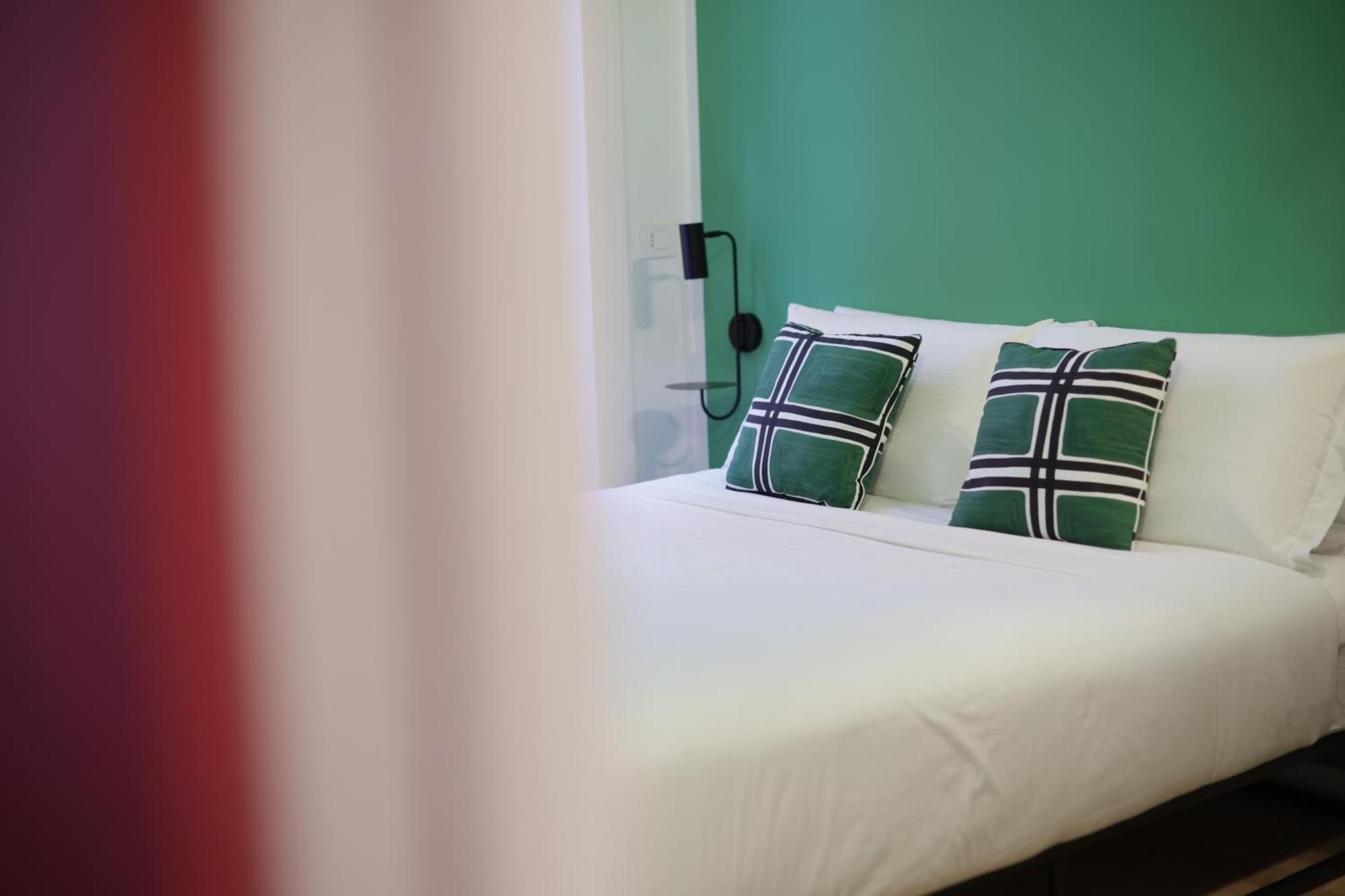 Alma De Chiaja - Design Suites & Apartments Наполи Екстериор снимка